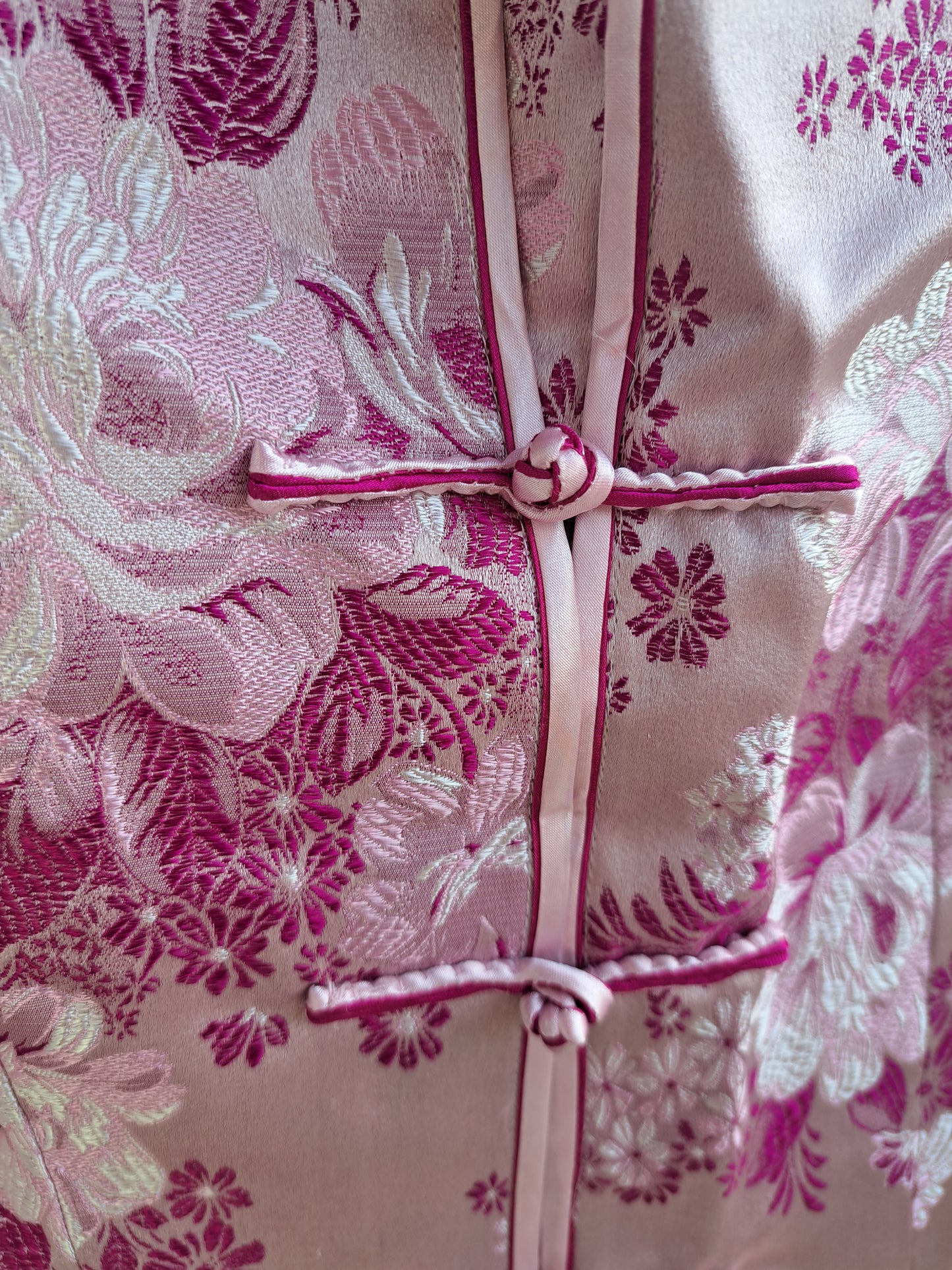 Robe cheongsam traditionnelle rose motifs floraux
