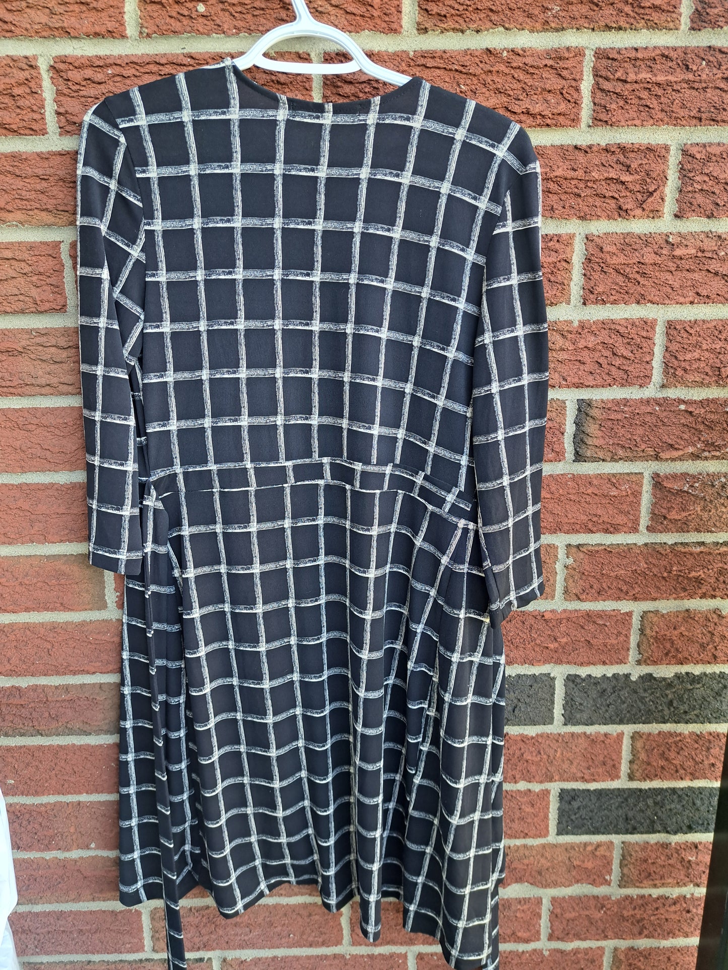 Robe noire à carreaux manches mi-longues