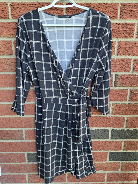 Robe noire à carreaux manches mi-longues