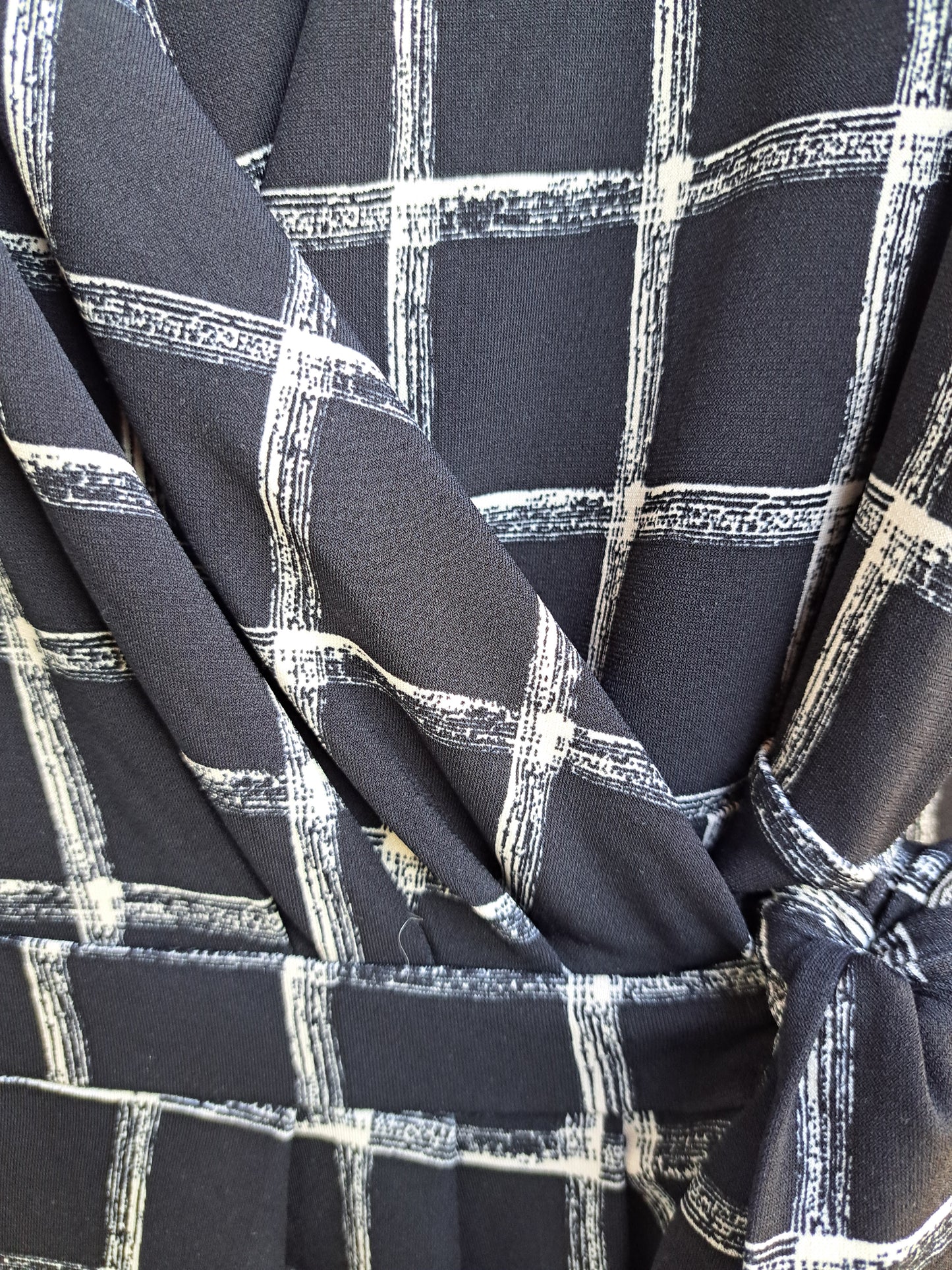 Robe noire à carreaux manches mi-longues