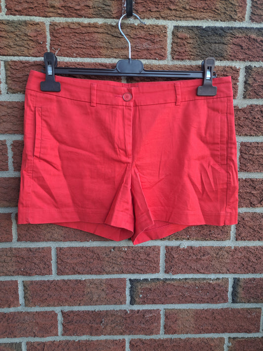Short rouge serré