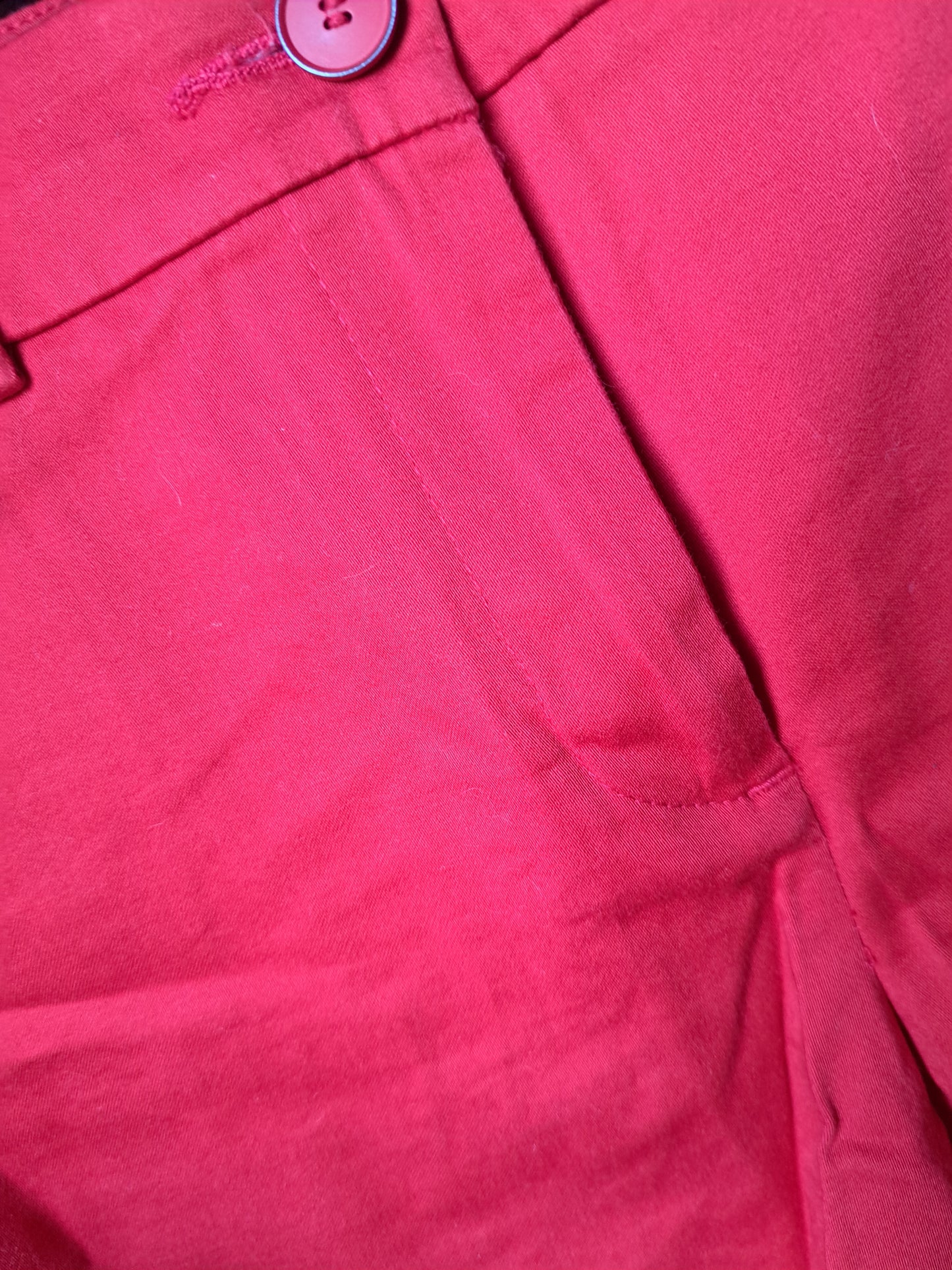 Short rouge serré