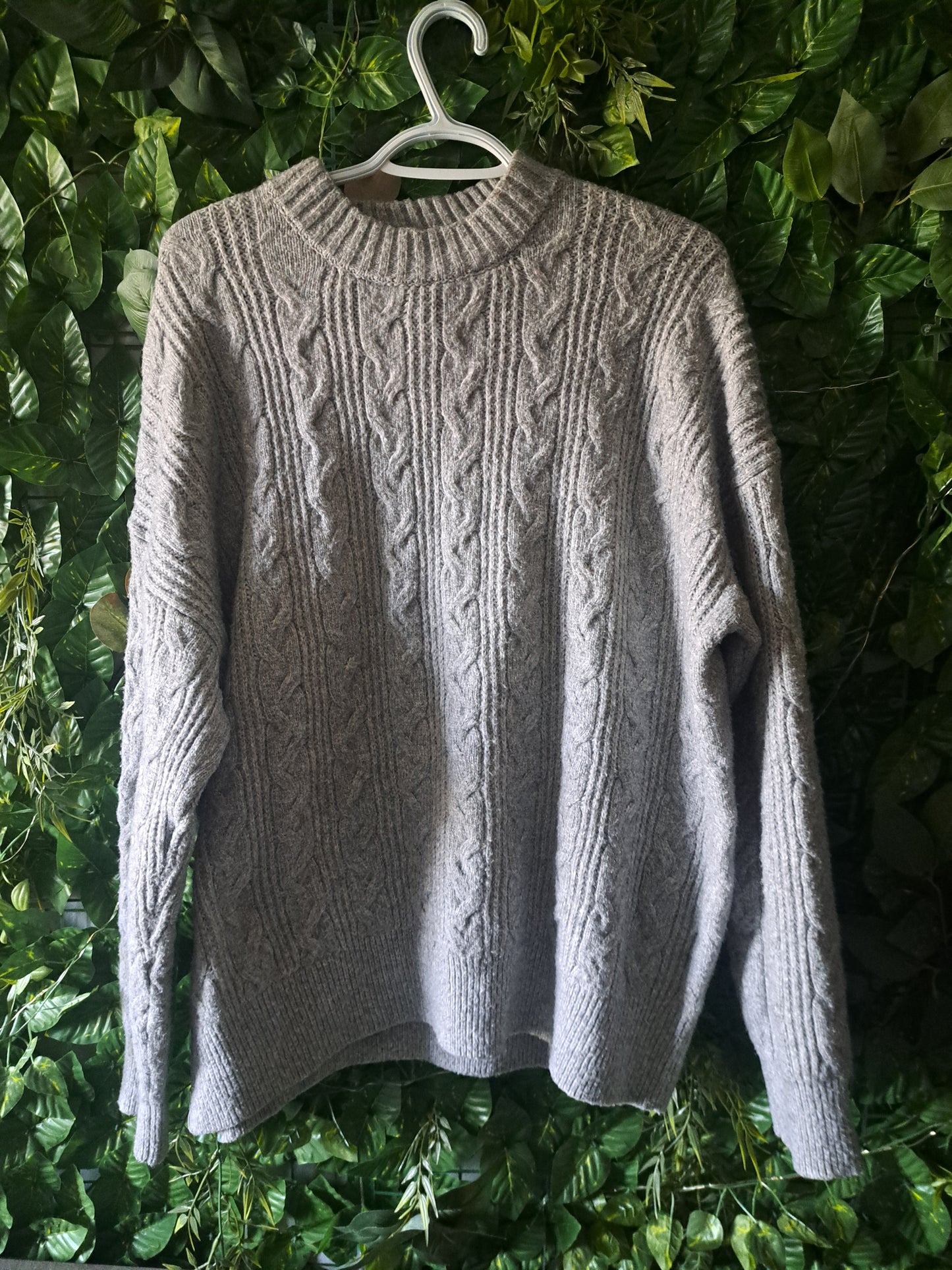 Chandail de laine gris pâle à manches longues