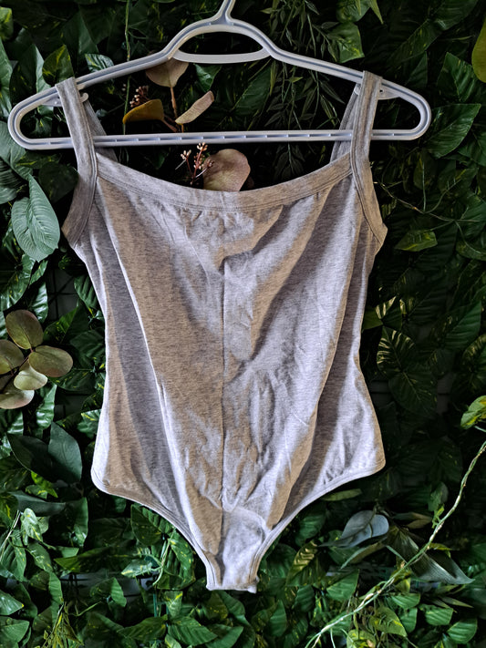 Camisole body grise pâle avec étiquette