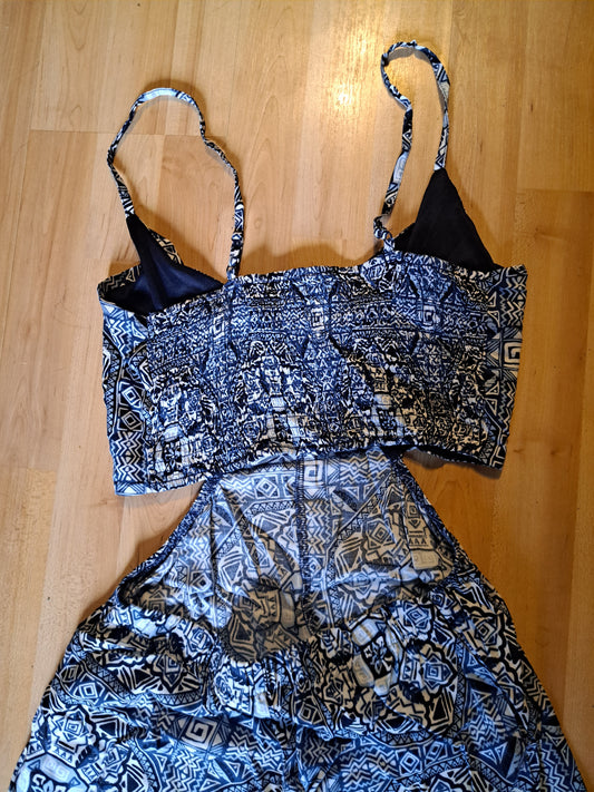 One-piece bleu ouvert sur les côtés et dans le dos