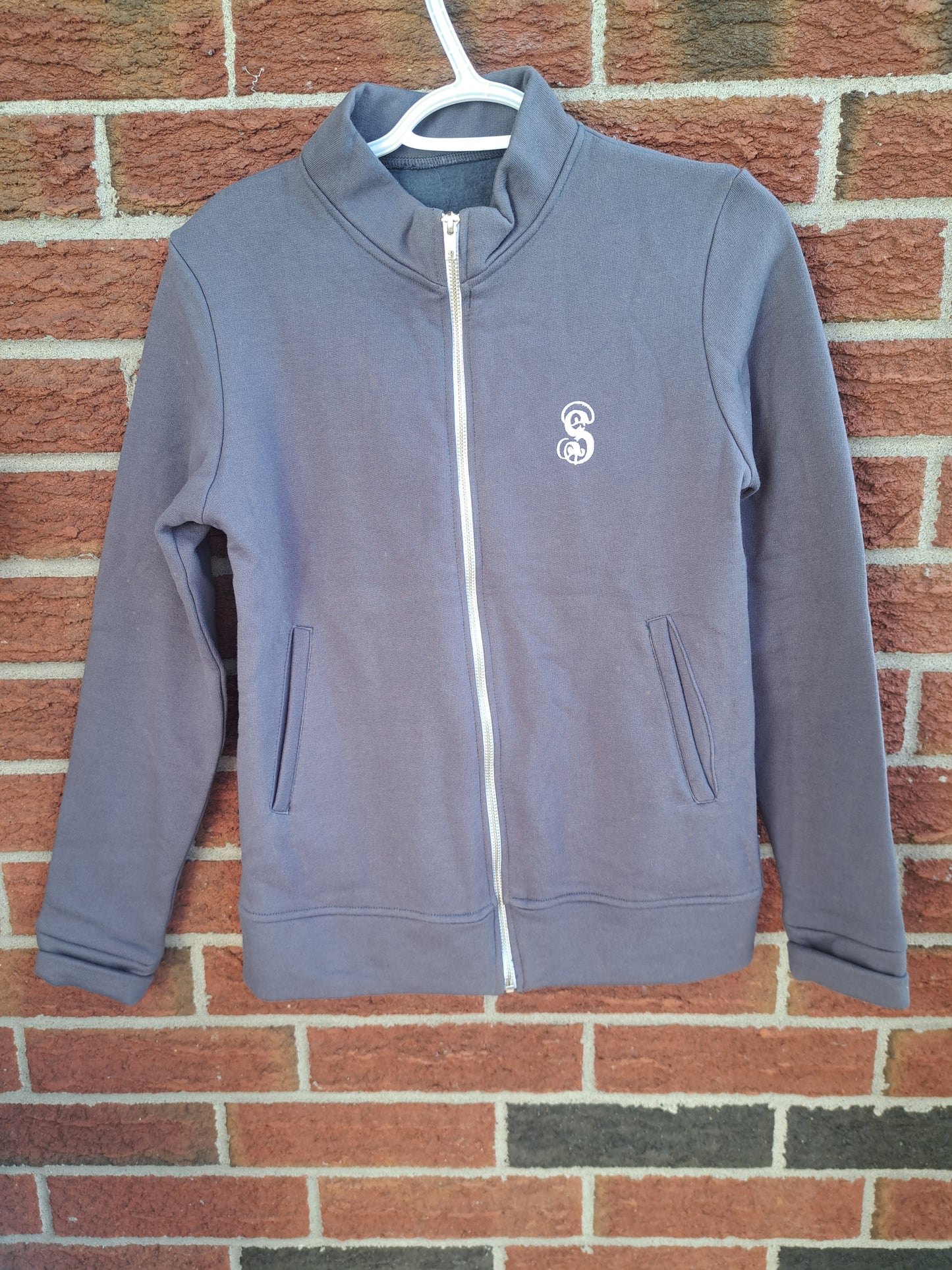 Veste chaude grise avec petit logo