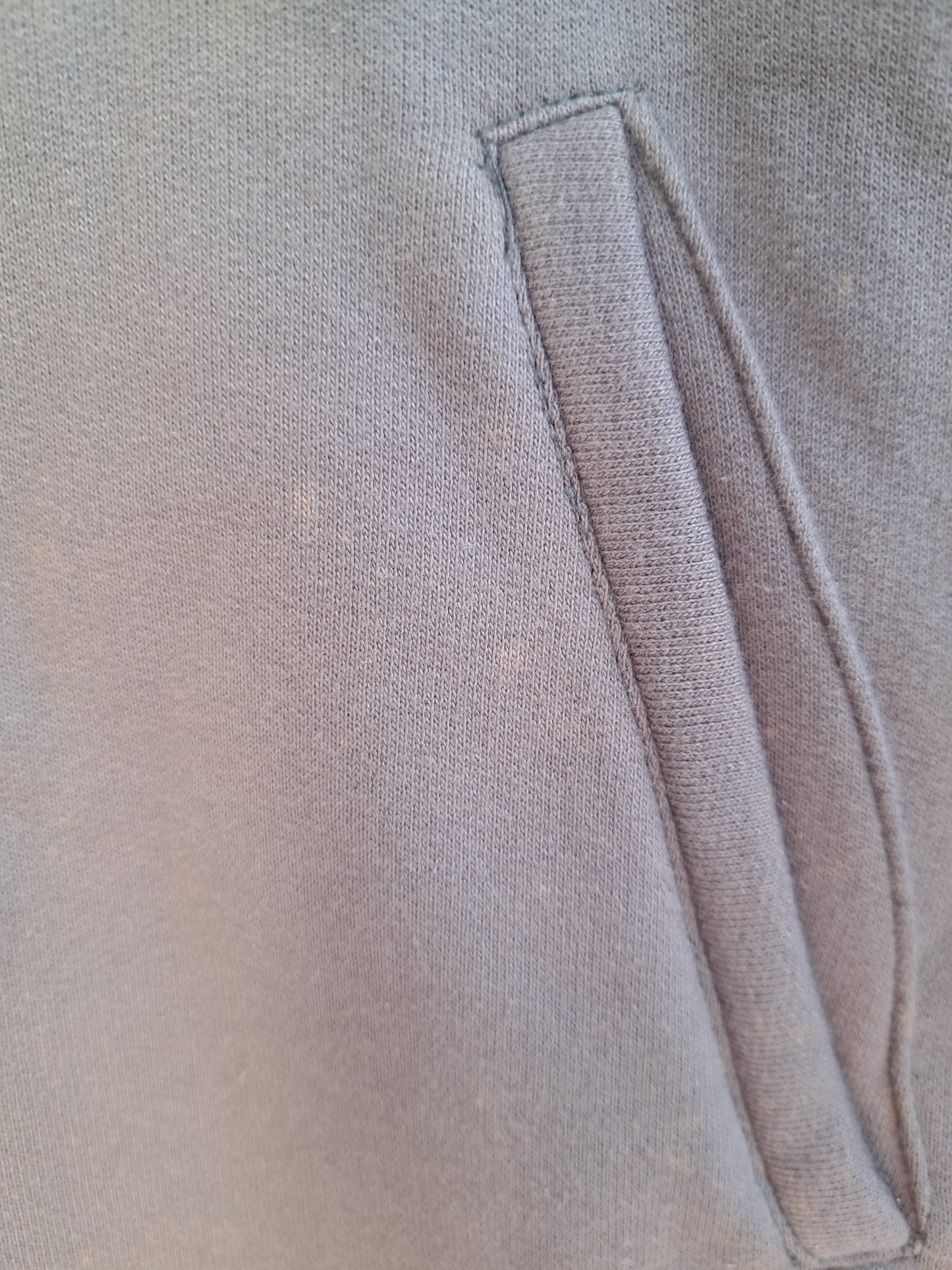 Veste chaude grise avec petit logo
