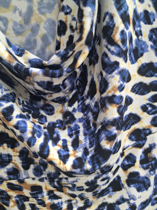 Chandail bleu et blanc motifs léopards manches longues