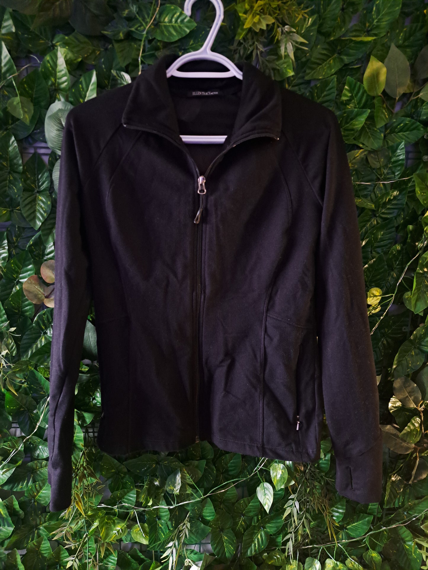 Veste de sport noire avec partie transparente dans le dos