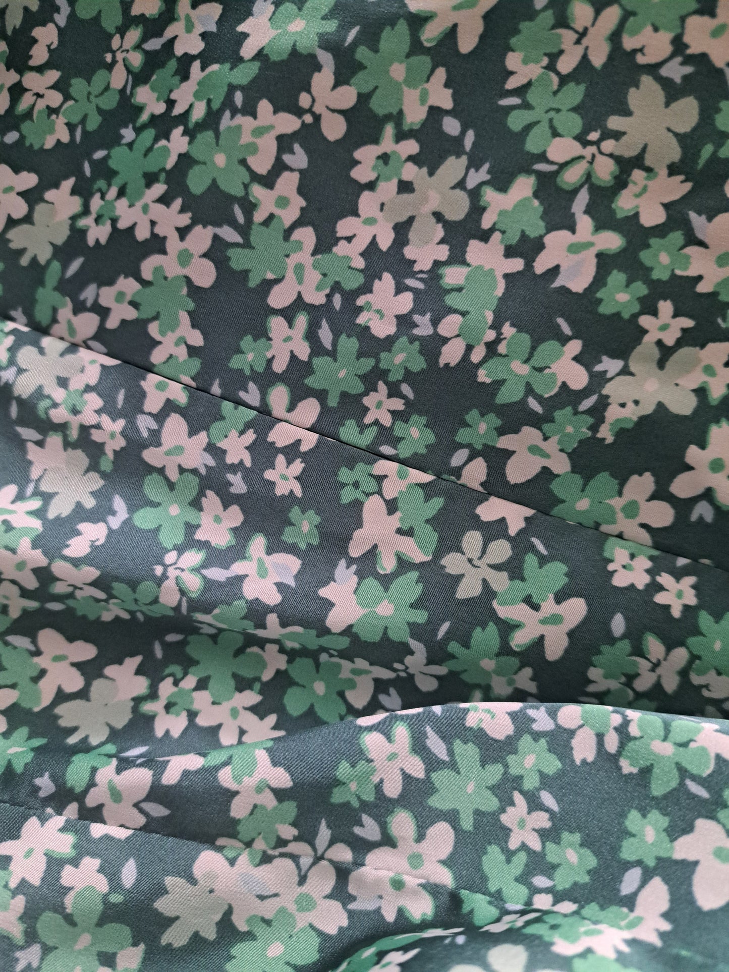 Robe verte courte à fines bretelles
