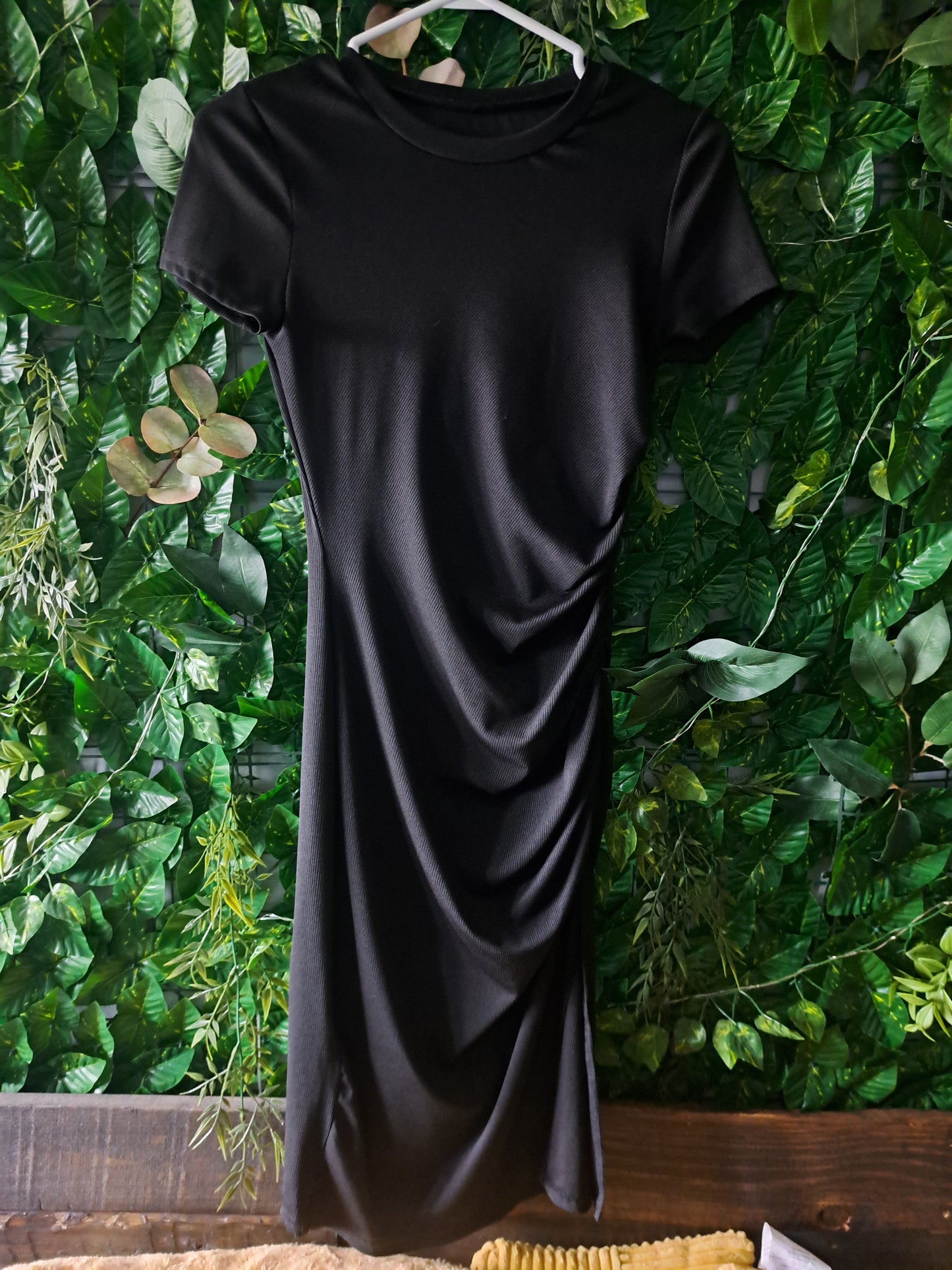 Robe noire à manches courtes