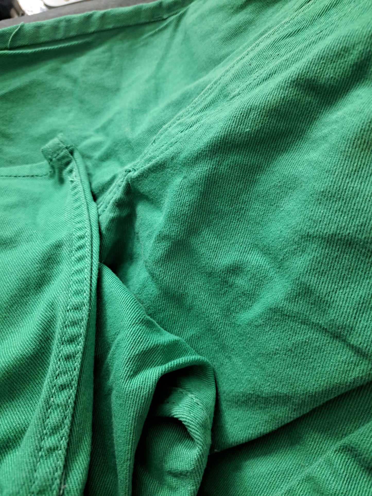 Pantalon jeans vert jambe large