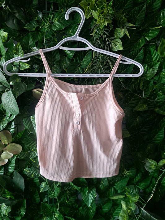 Camisole beige avec boutons blancs