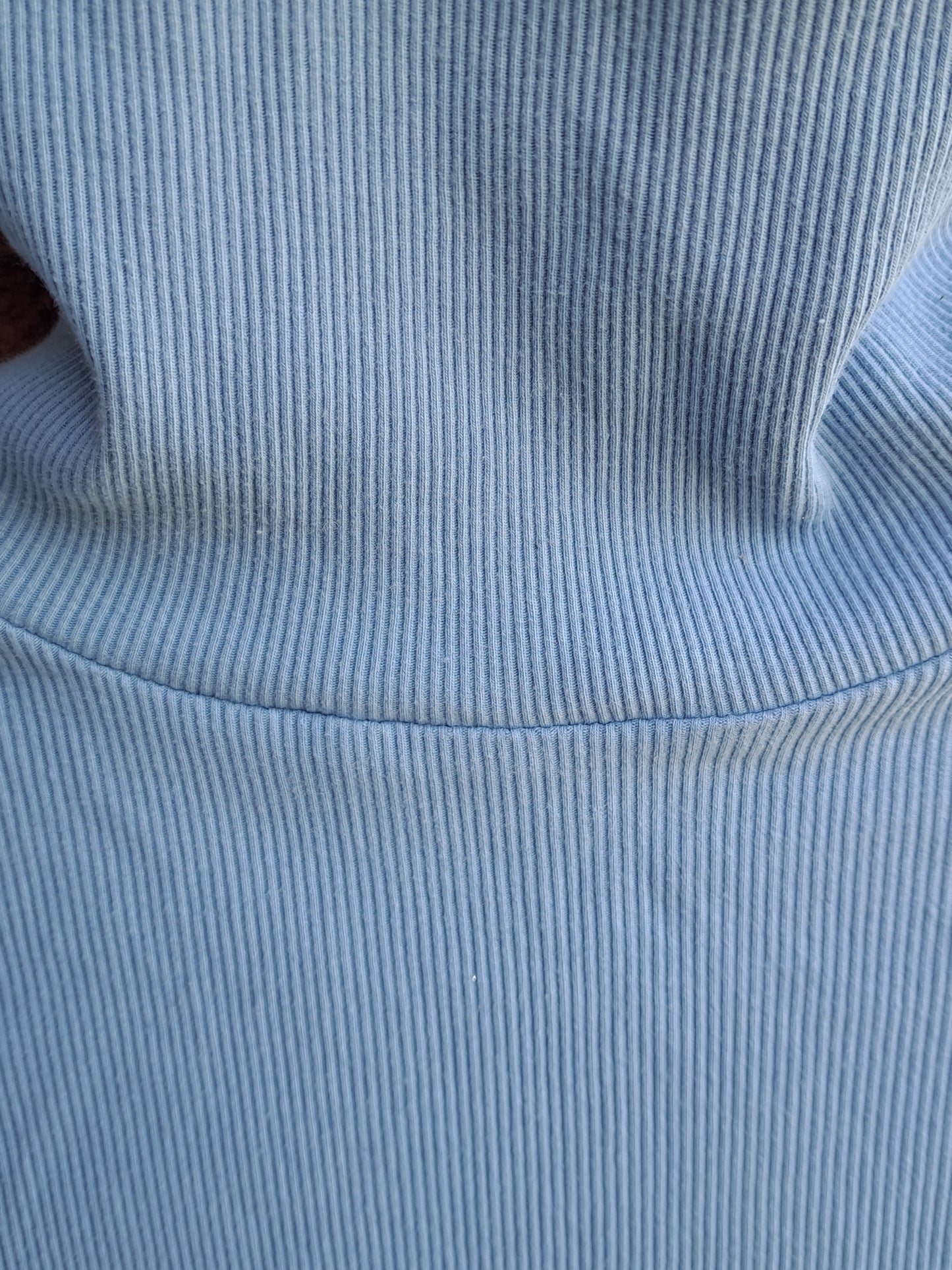 Col roulé bleu pâle tissus bio