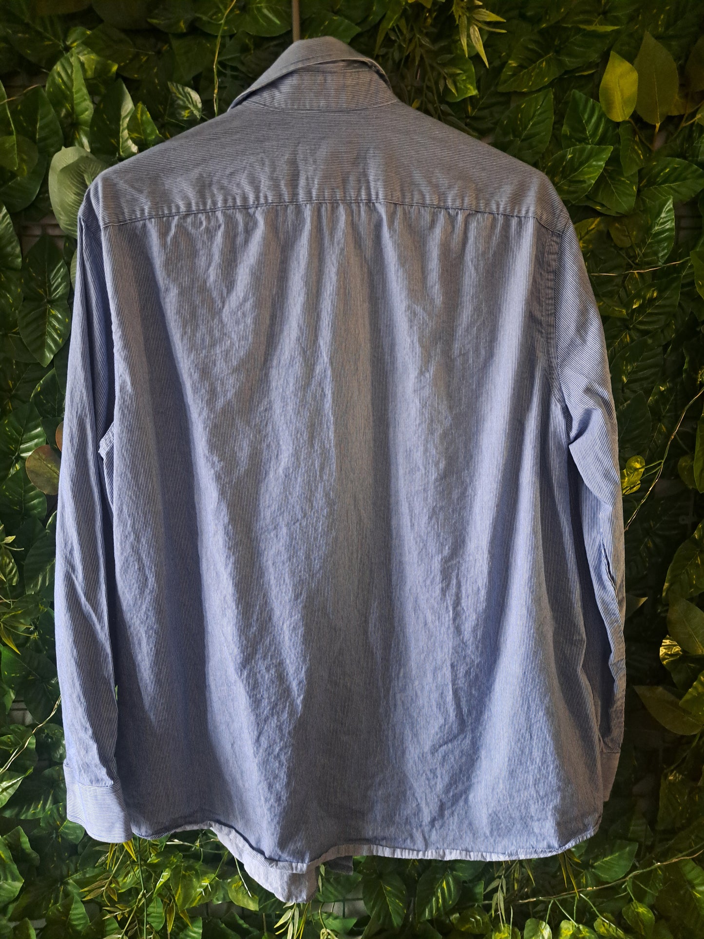 Chemise bleue pâle à manches longues