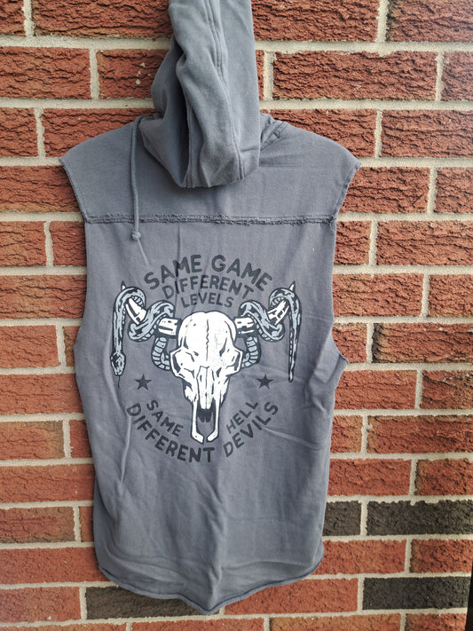 Hoodie gris sans manche avec capuche et motif tête de buffle