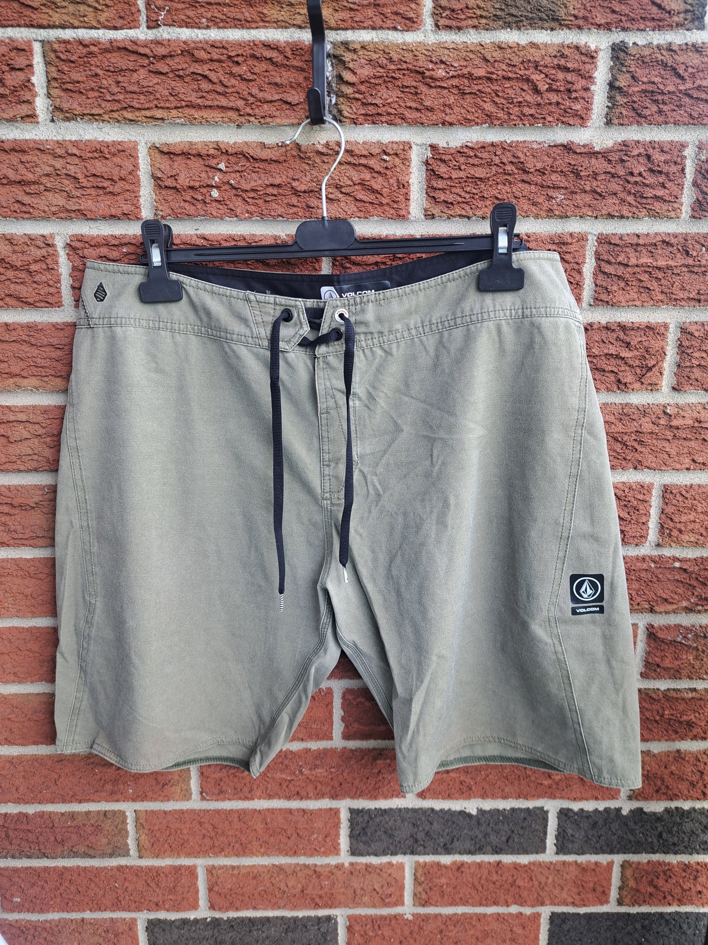 Short Kaki Volcom pour homme