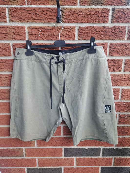Short Kaki Volcom pour homme