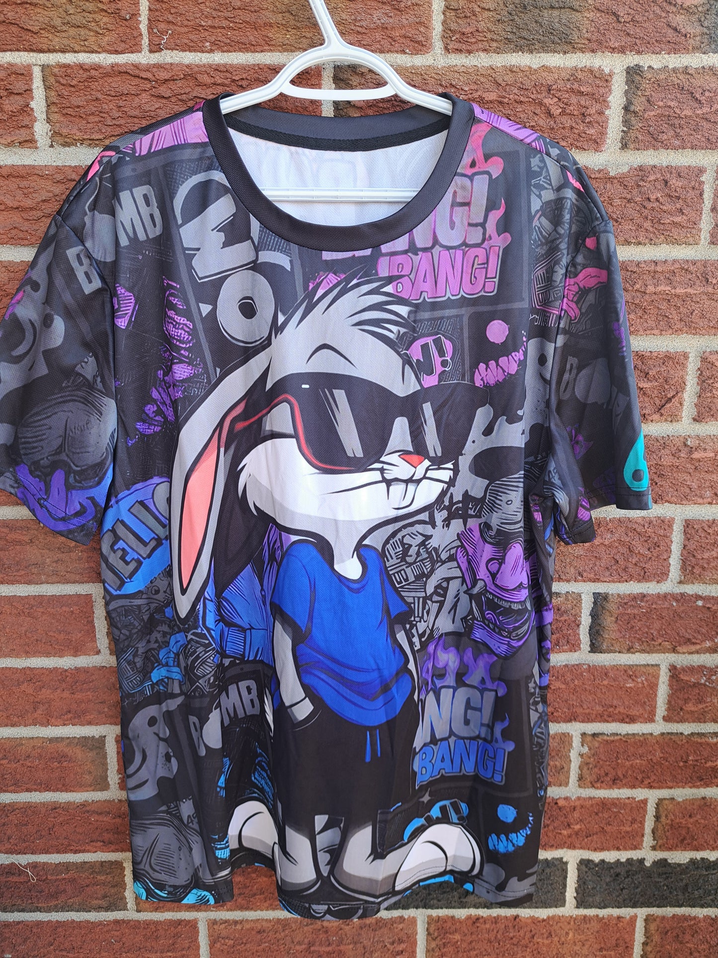 T-shirt noir avec lapin