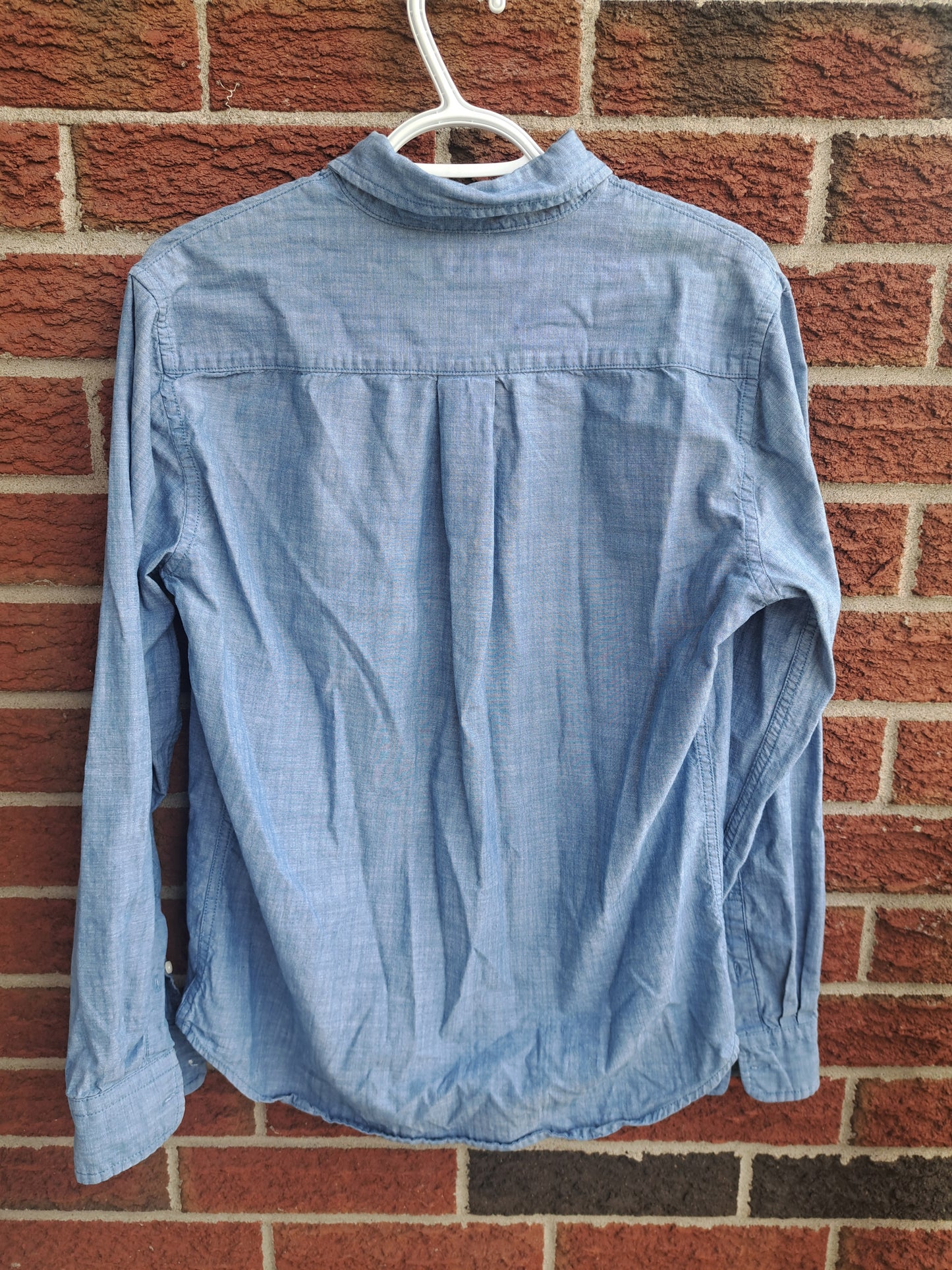 Chemise bleue pâle à manches longues polo