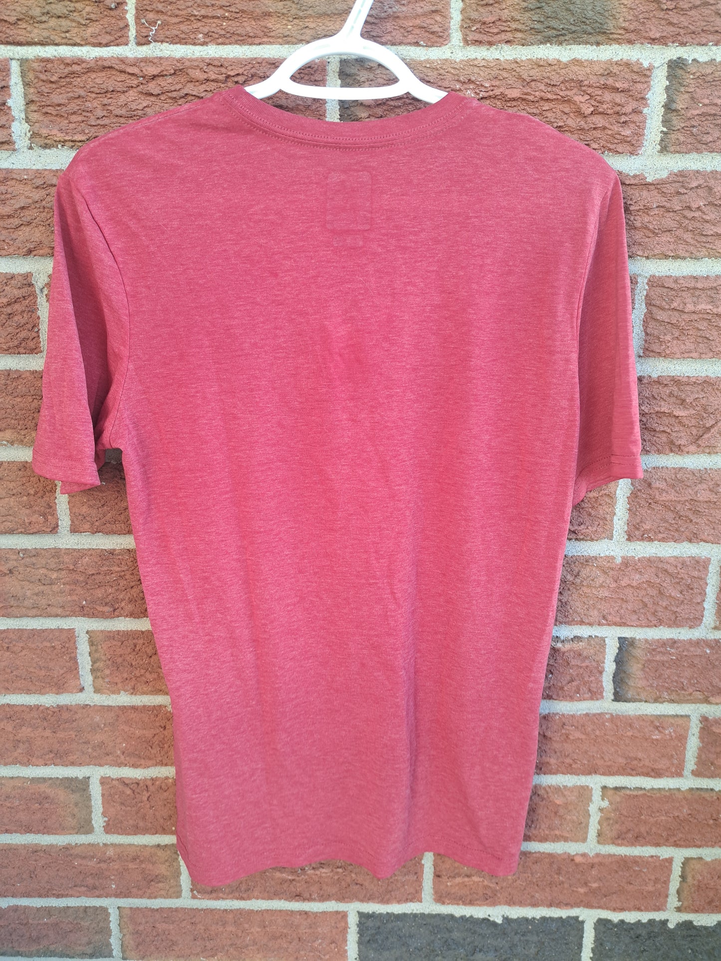 T-shirt rouge avec logo orange