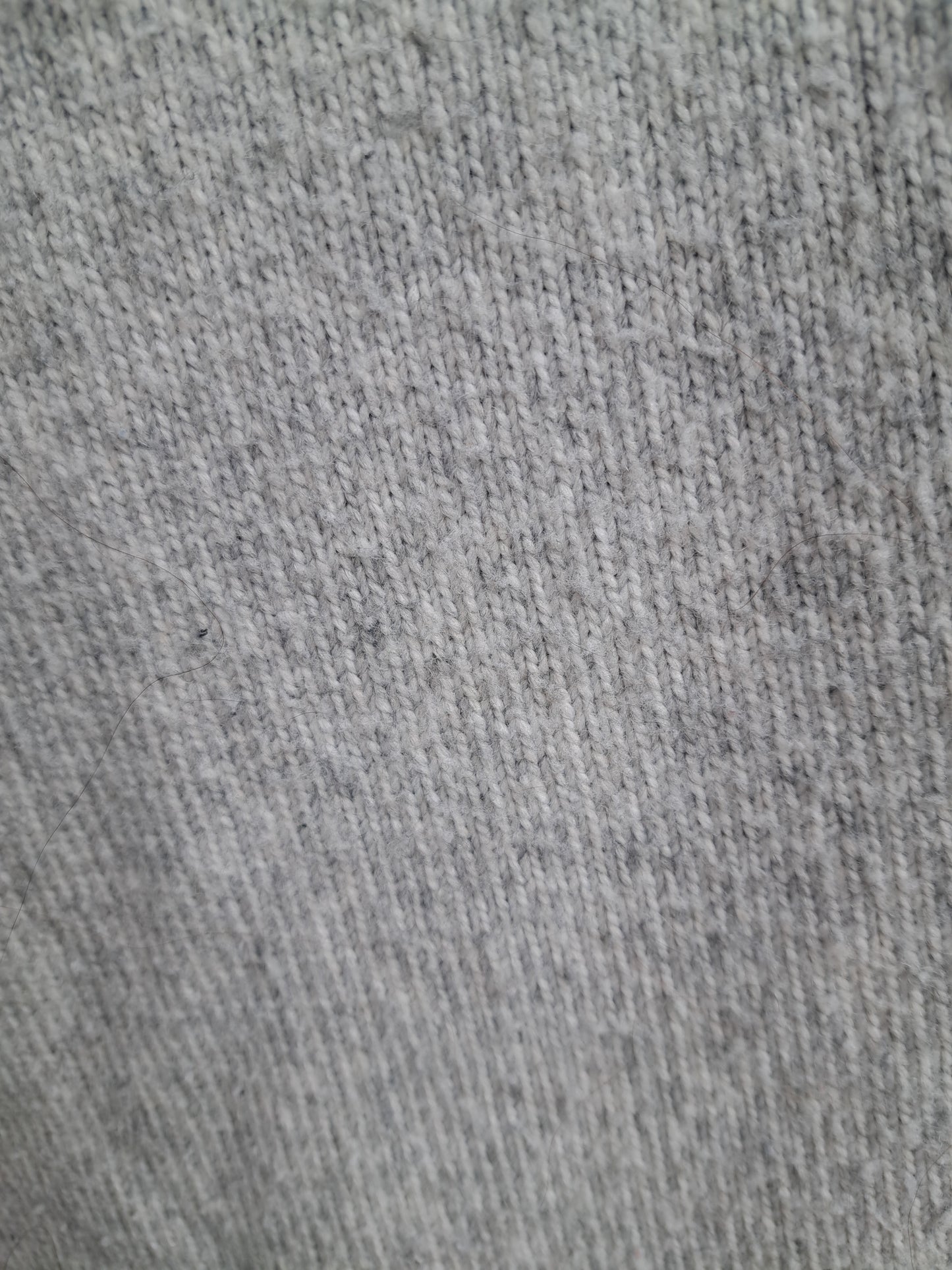 Chandail chaud gris pâle à manches longues