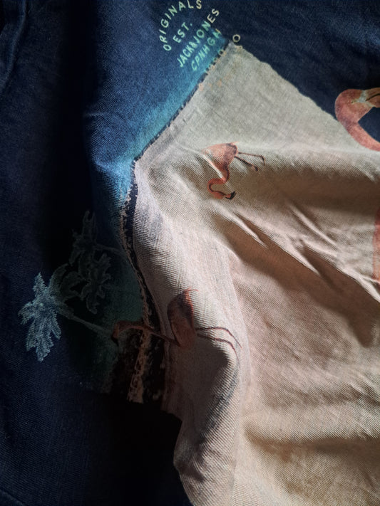 T-shirt noir avec flamant rose