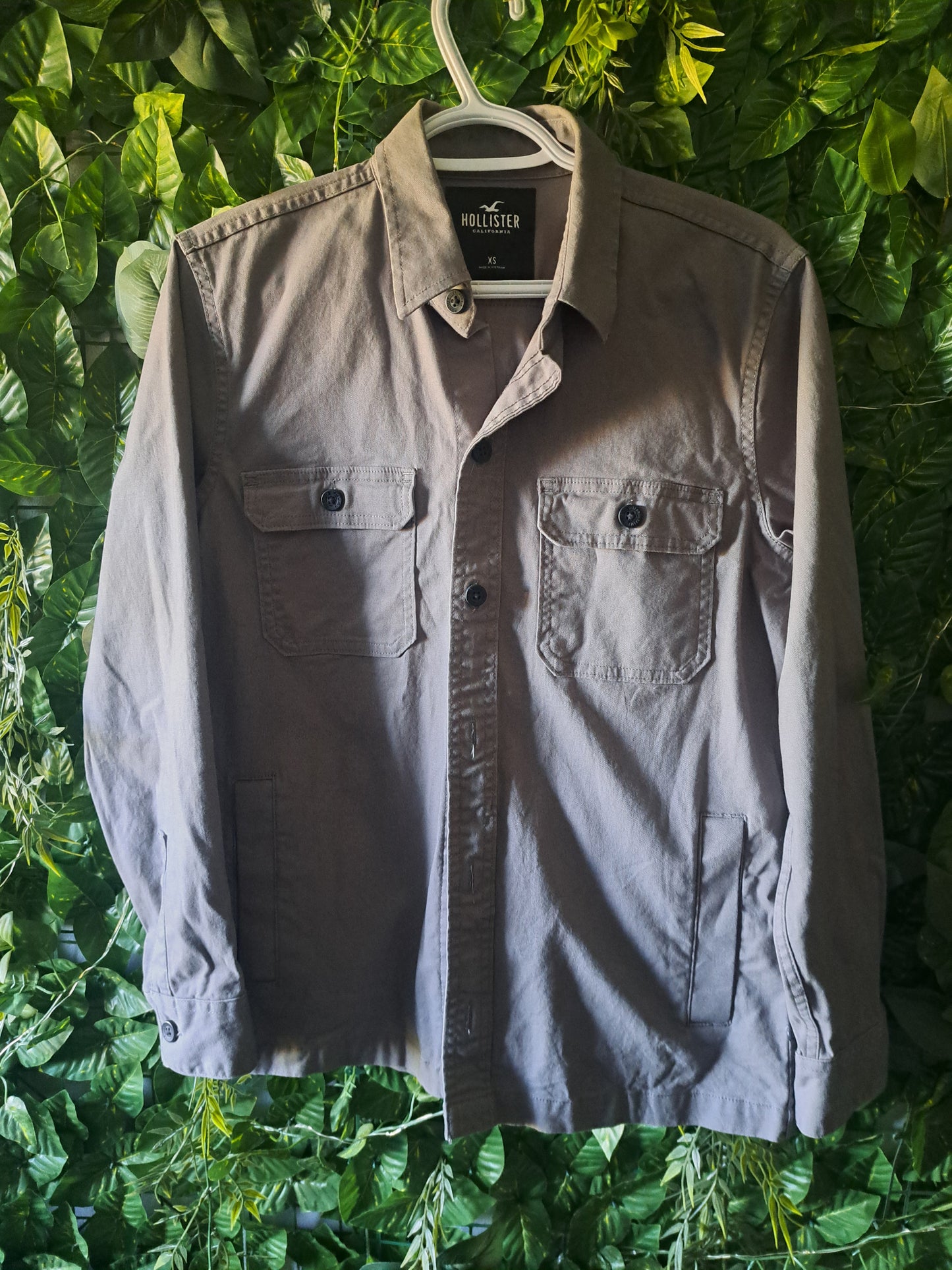 Veste-chemise grise Hollister avec boutons noirs