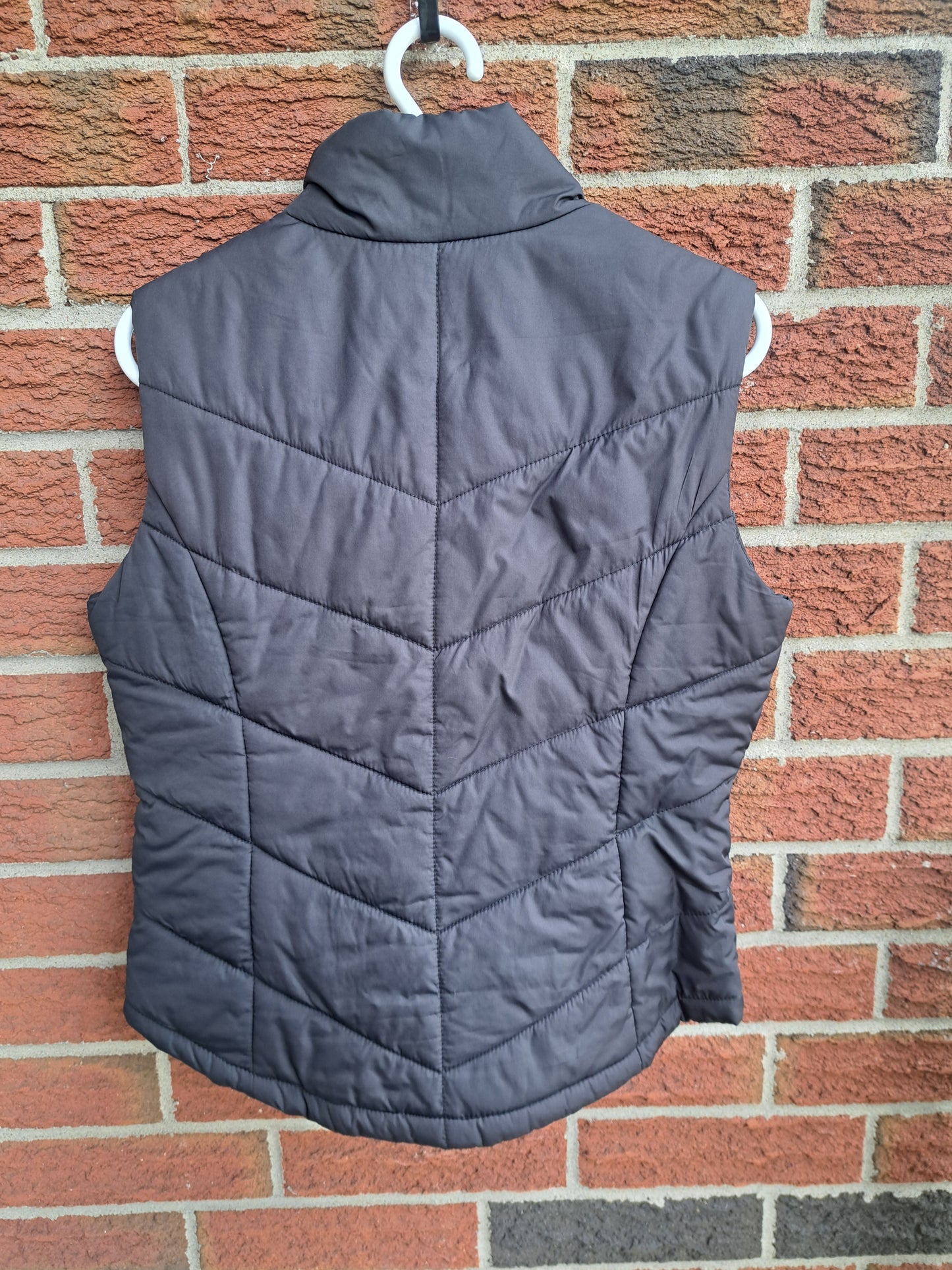 Manteau noir sans manches