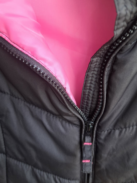 Manteau noir sans manches