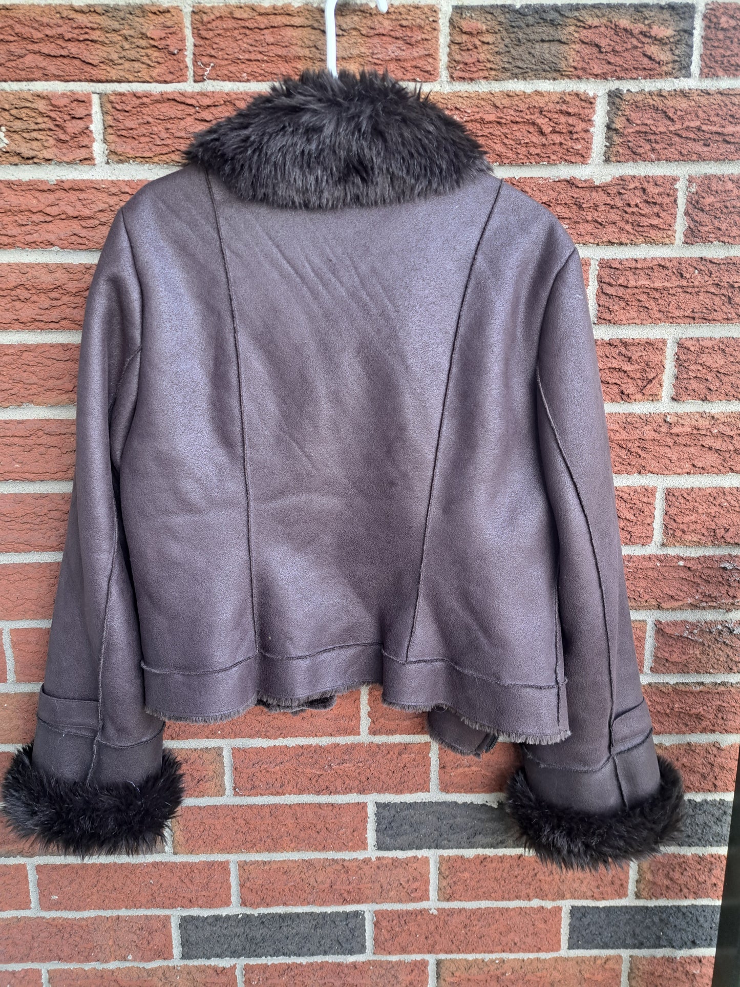 Manteau brun bourgogne avec ''fourrure''