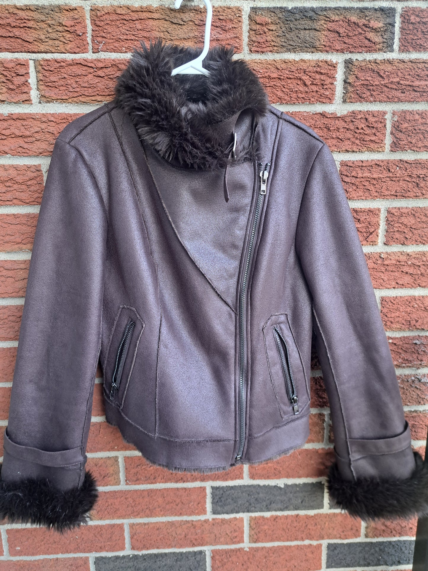 Manteau brun bourgogne avec ''fourrure''