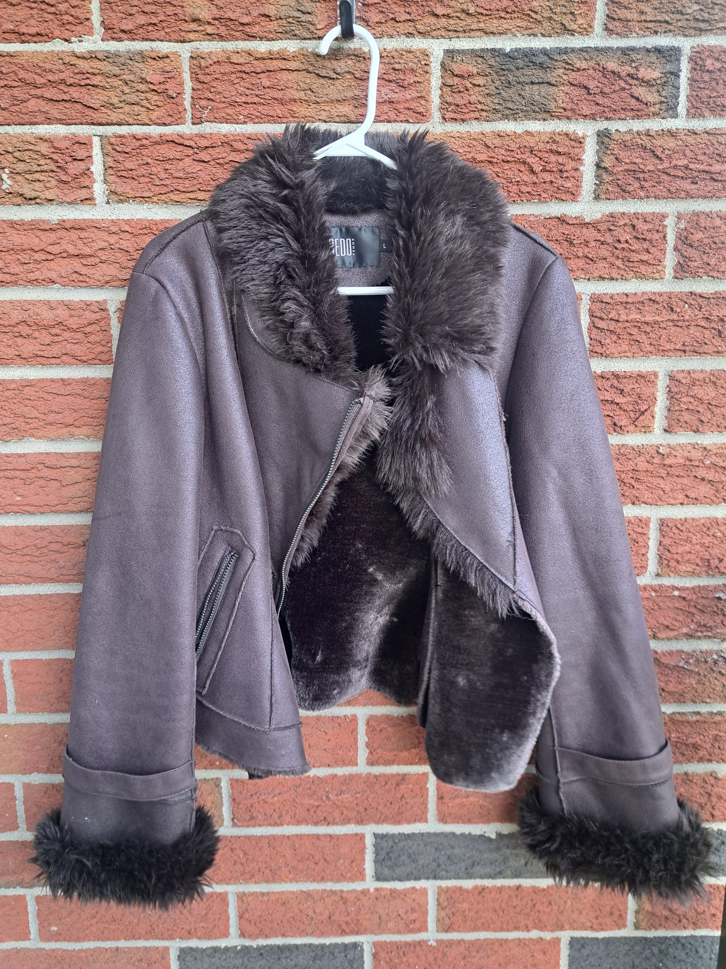 Manteau brun bourgogne avec ''fourrure''