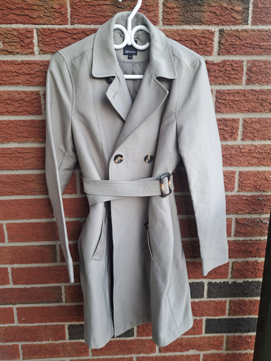 Manteau de printemps vert kaki avec ceinture