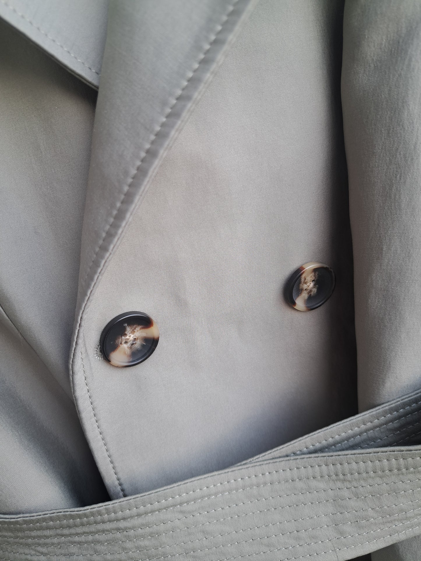 Manteau de printemps vert kaki avec ceinture