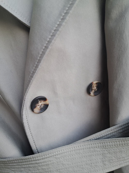 Manteau de printemps vert kaki avec ceinture