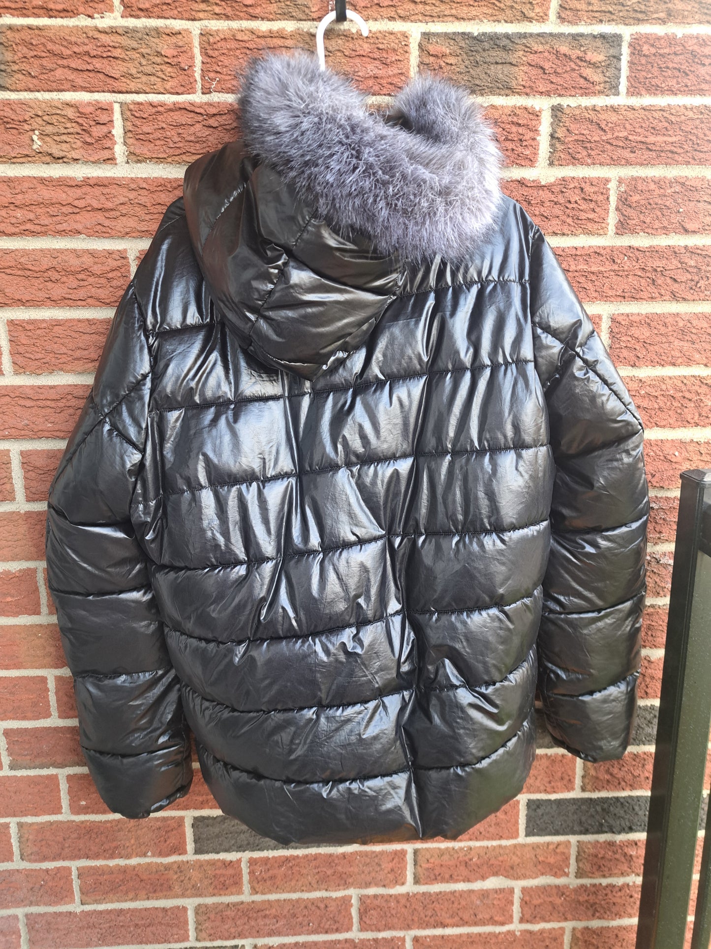 Manteau noir avec grand capuchon