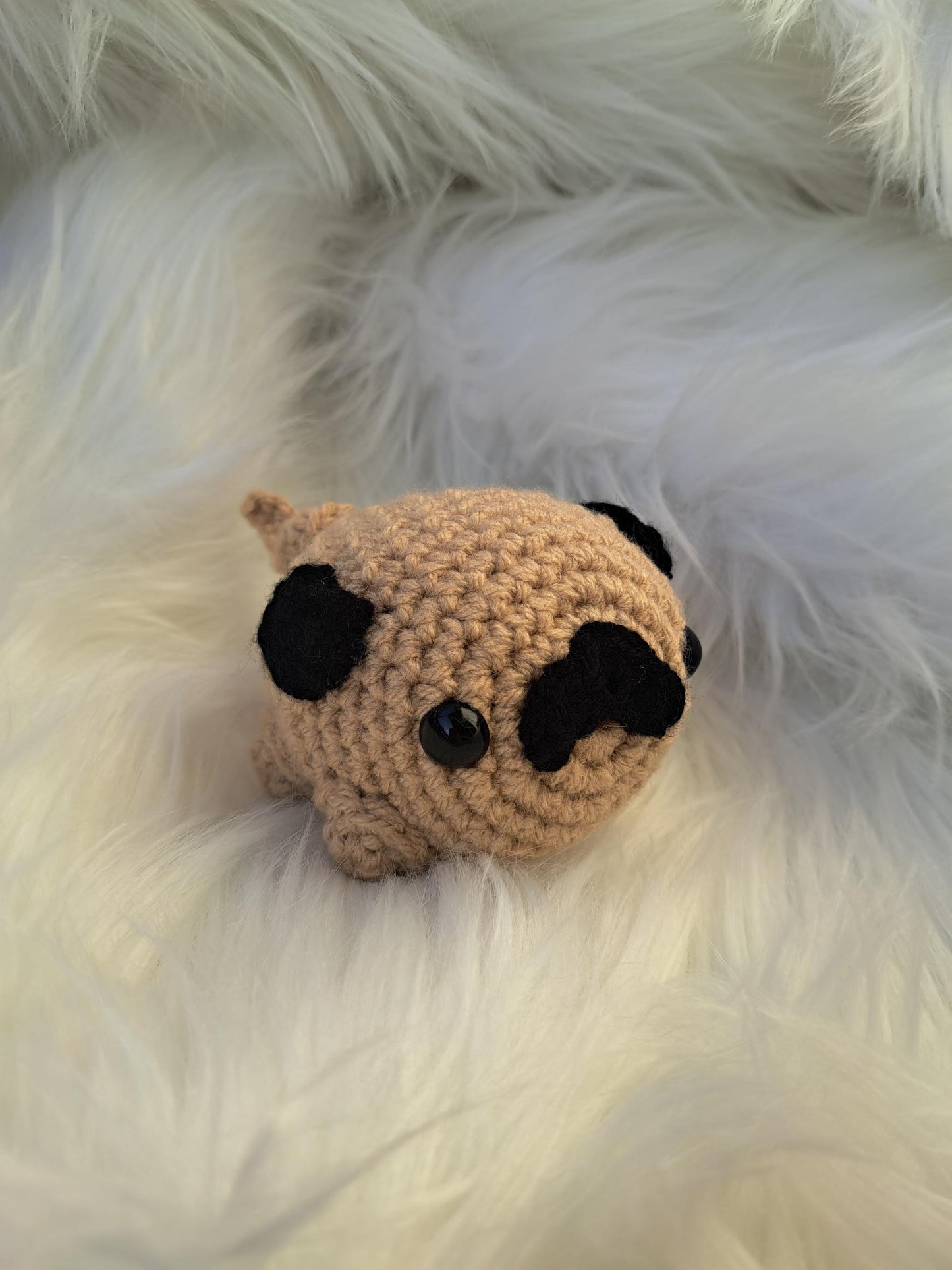 Pug en tricot fait à la main