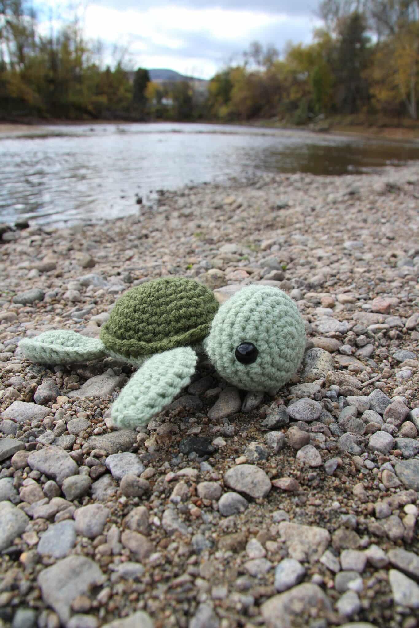 Tortue verte tricotée à la main