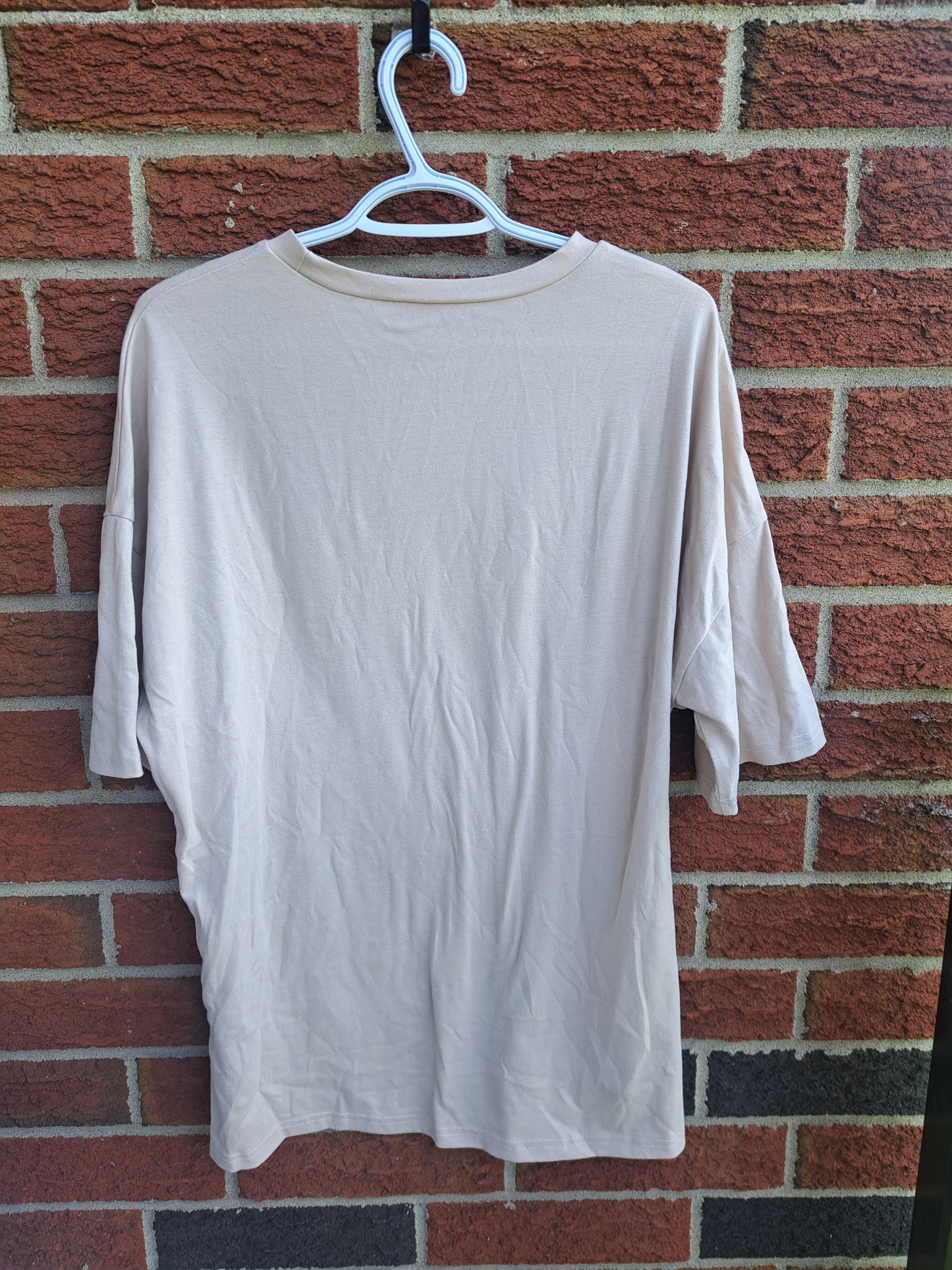 T-shirt beige avec motif soleil