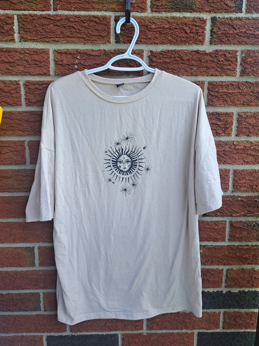 T-shirt beige avec motif soleil