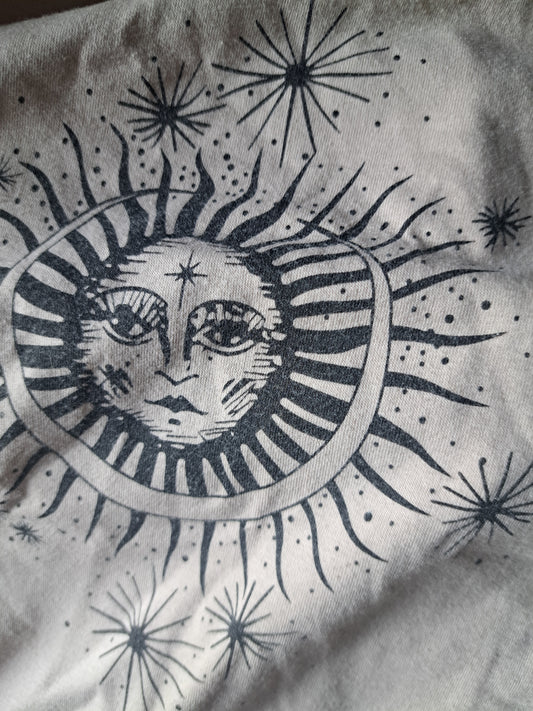 T-shirt beige avec motif soleil