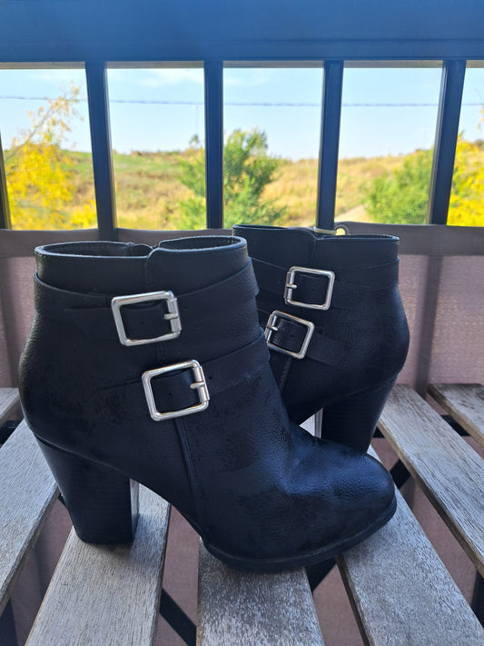 Bottes noires à talons carrés