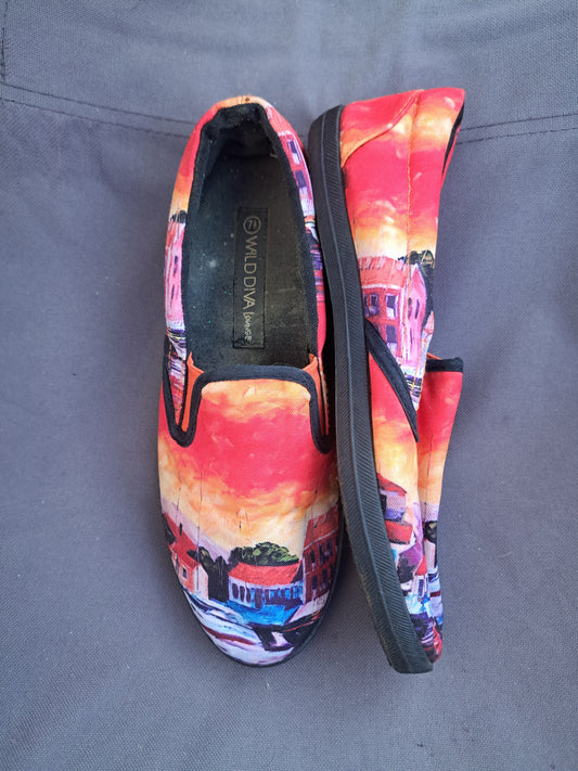 Chaussure rouge avec motifs