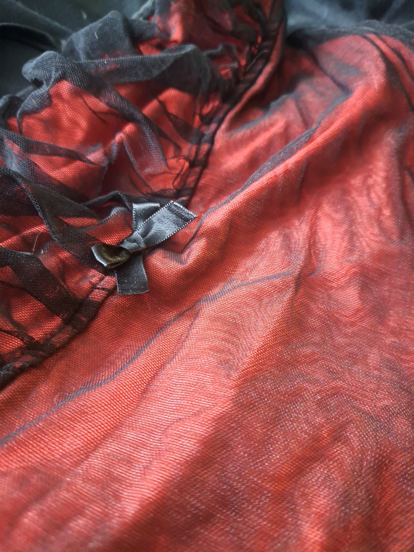 Camisole rouge et noire